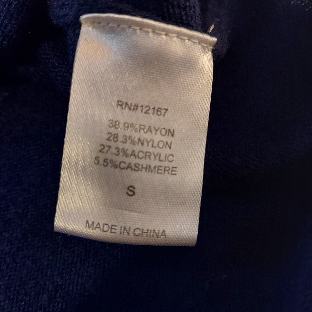 Laurie Felt Deep Blue V-Neck Sweater with White Star Design #cashmere - Picture 4 of 6
